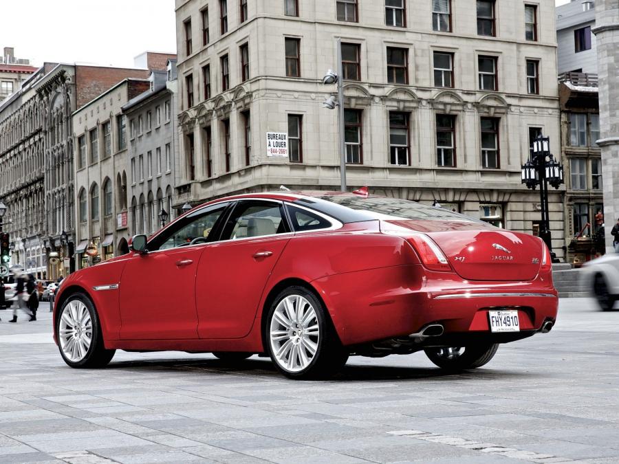  Jaguar XJ AWD 2012 года  (US) (фото 6 из 16)